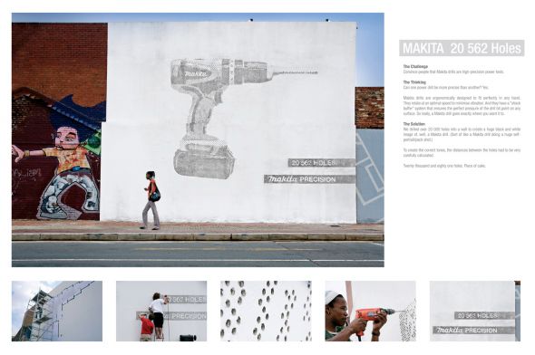 ただの看板のように見えますが、電動ドリルで一つ一つ穴を開けて、電動ドリル自身を描写しているようです。