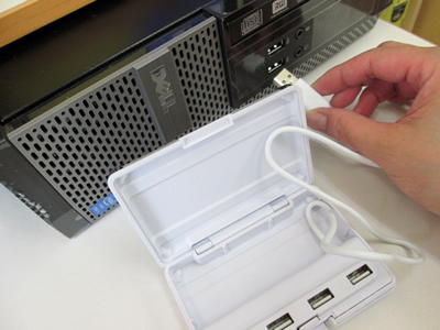 ノベルティ:アタッシュケースUSBハブ