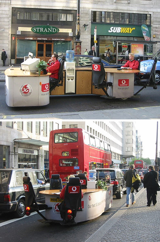 移動通信会社(ボーダフォン)のゲリラマーケテイング。どこにいても仕事ができる、というデモンストレーションのようですね。<イギリス>