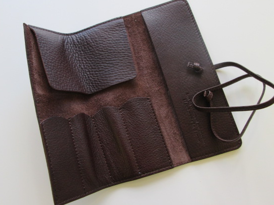 ノベルティ:革工房いんのしまペンケース