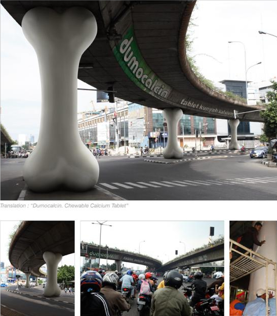 医薬品メーカーのキャンペーン広告。モノレールの橋脚が支えられるくらい屈強な骨を形成できるんだそうです。それにしても大袈裟ですね。<インドネシア>