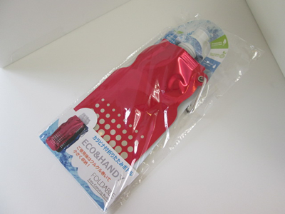 ノベルティ:カラビナ付折りたたみボトル500ml