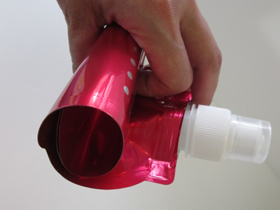 ノベルティ:カラビナ付折りたたみボトル500ml