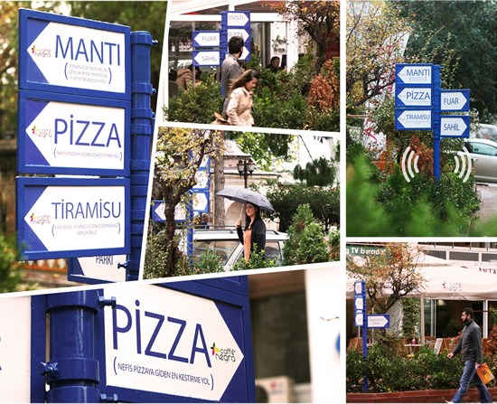 人気レストラン(Caffe Negra)の屋外広告。「あなたの進むべき道は正しい」として、パロディの案内標識で誘導しています。<トルコ>