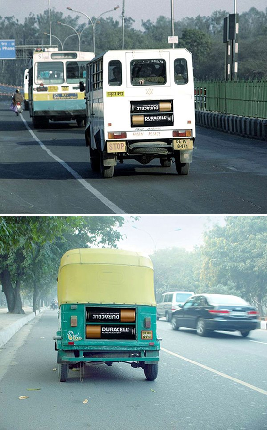 乾電池メーカー(Duracell)の屋外キャンペーン。ニューデリーを走るトラックに貼られたステッカーで強力なバッテリー性能を表現しています。<インド>