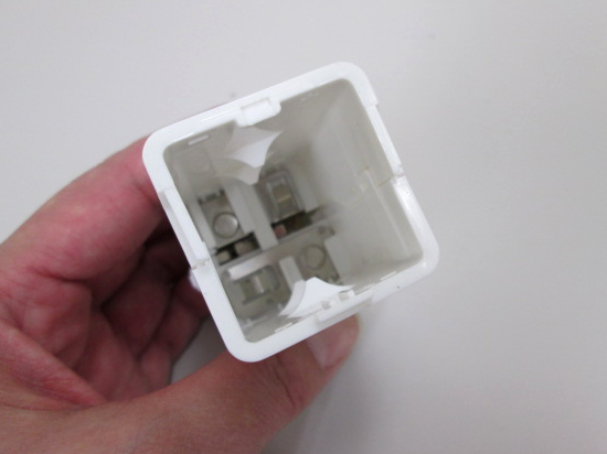 ノベルティ:モバイルチャージャー(単3形乾電池×4本) ホワイト