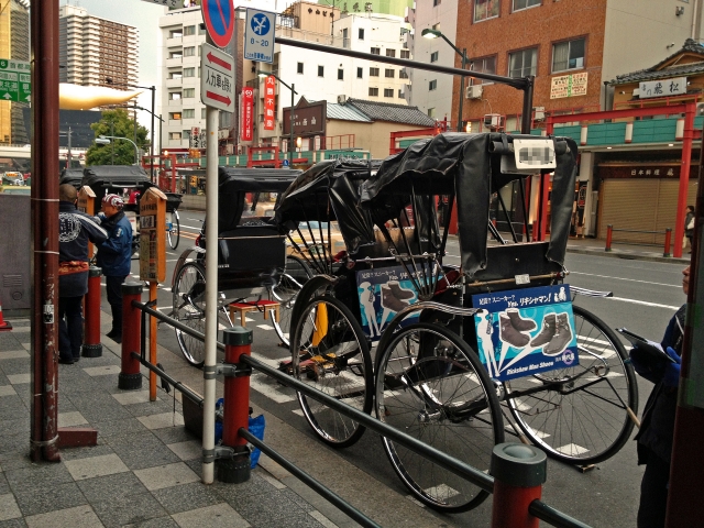 観光名所を歩くWEBライター、人気の秘密を探る。浅草エリア編