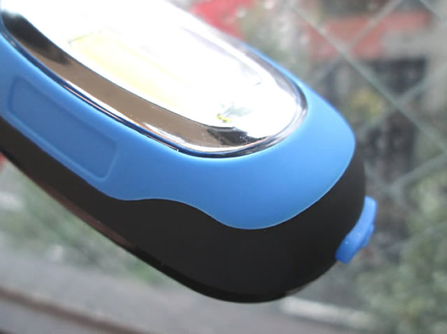 ノベルティ:パワフル携帯ライト カラビナ&マグネット付 アソート