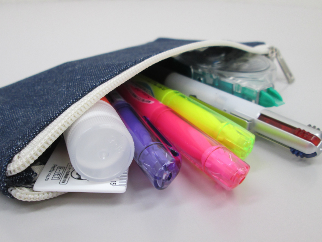 ノベルティ：デニムフラットポーチ（S） インディゴ