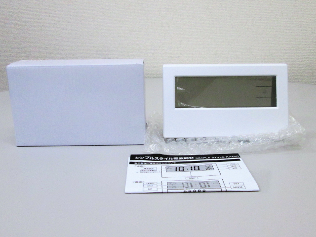 ノベルティ:シンプルスタイル電波時計 白