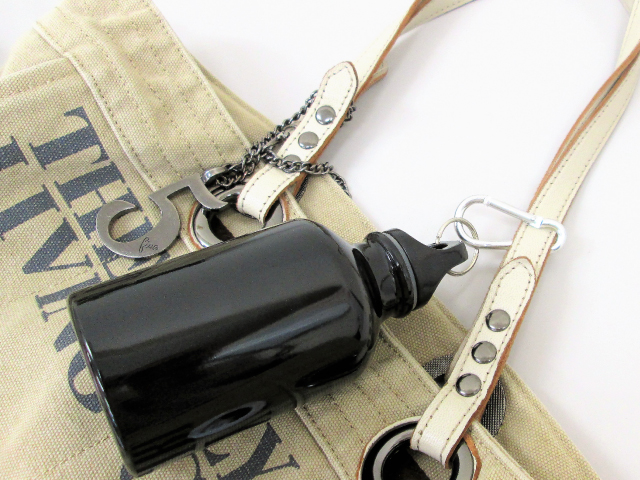 ノベルティ:アルミボトル(300ml/ツヤあり/カラビナ付) 黒